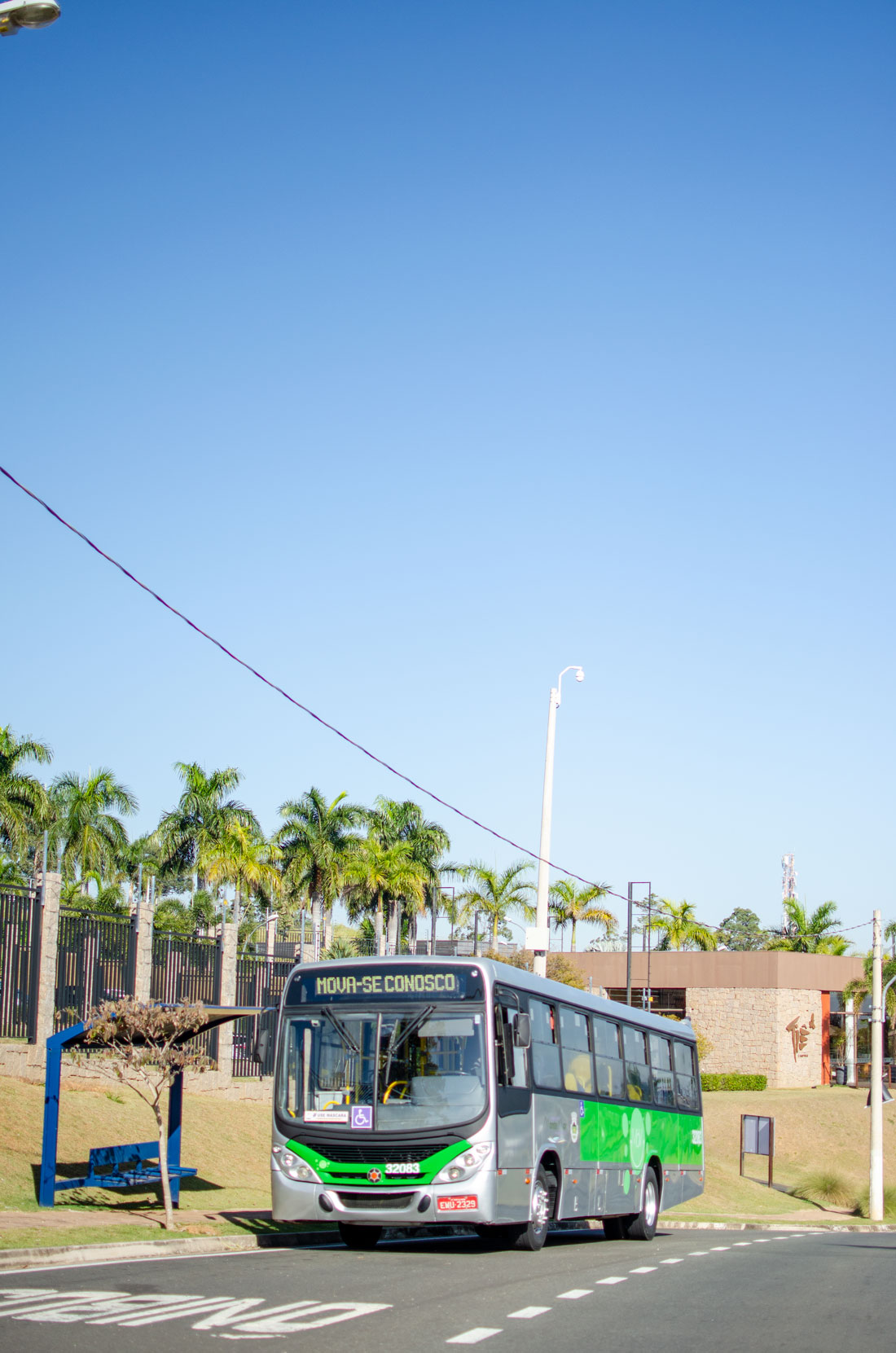 Passeio de ônibus urbano de passageiros versão móvel andróide iOS